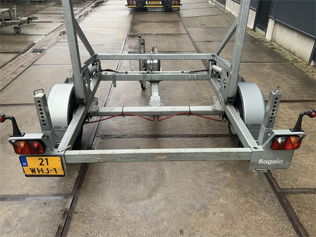 51591260-9.jpg