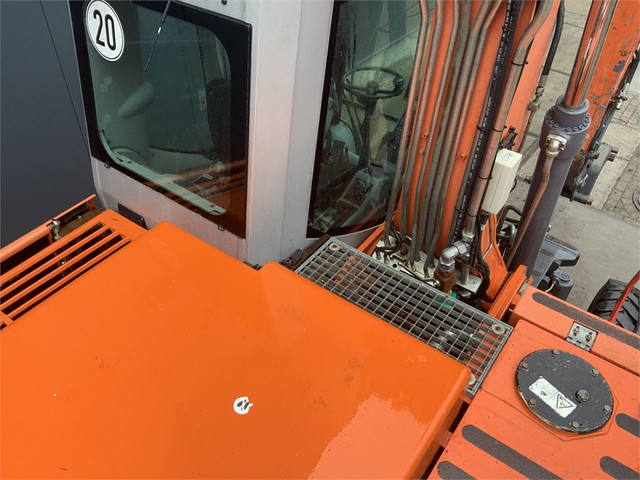 52564275-22.jpg