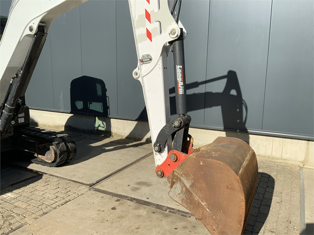 53151620-18.jpg