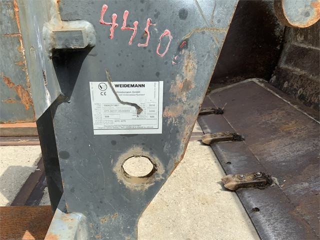 54747079-16.jpg
