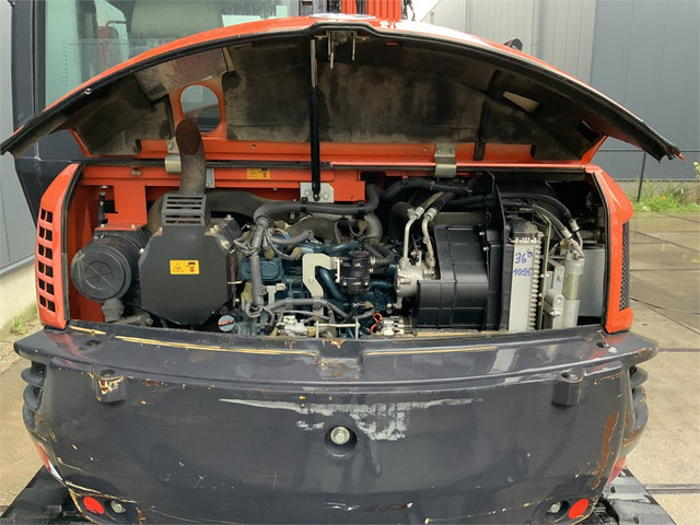 56050094-13.jpg