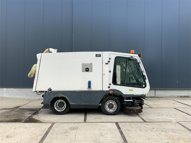 56507871-2.jpg