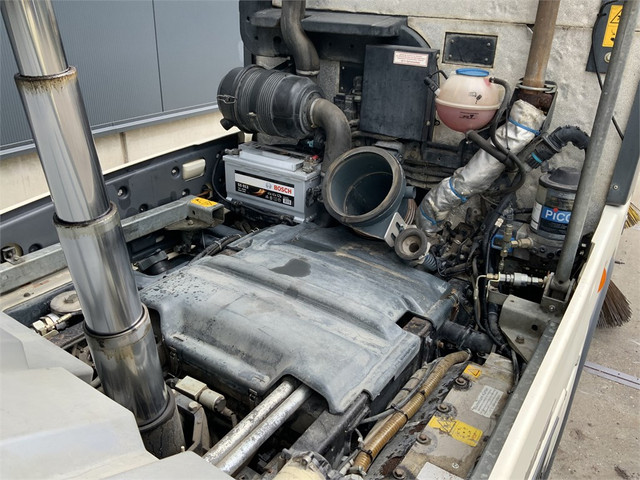 56540326-15.jpg