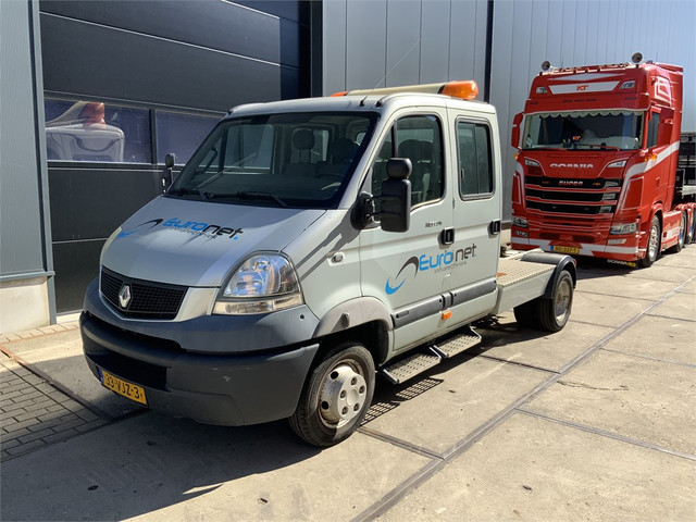 56946775-6.jpg
