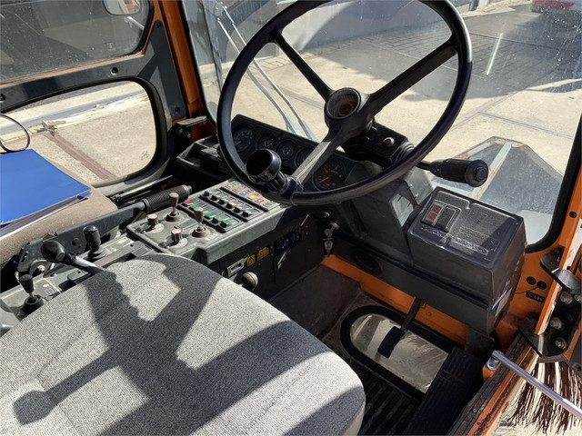 56946777-8.jpg