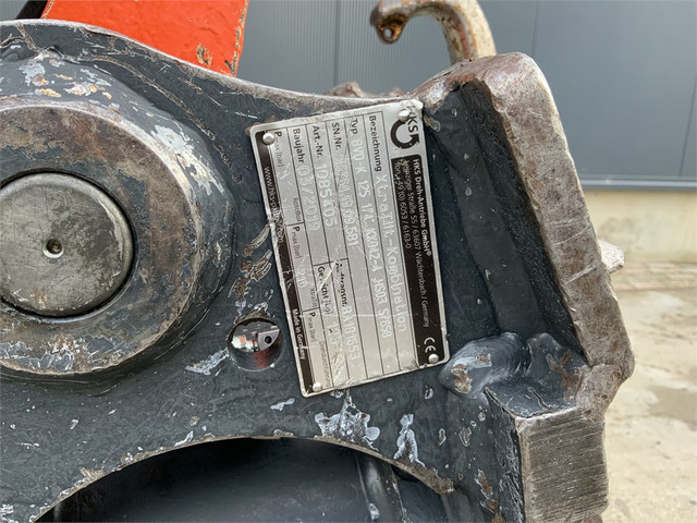 57007505-16.jpg