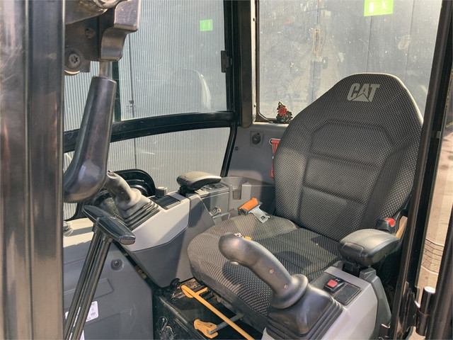 57149158-9.jpg
