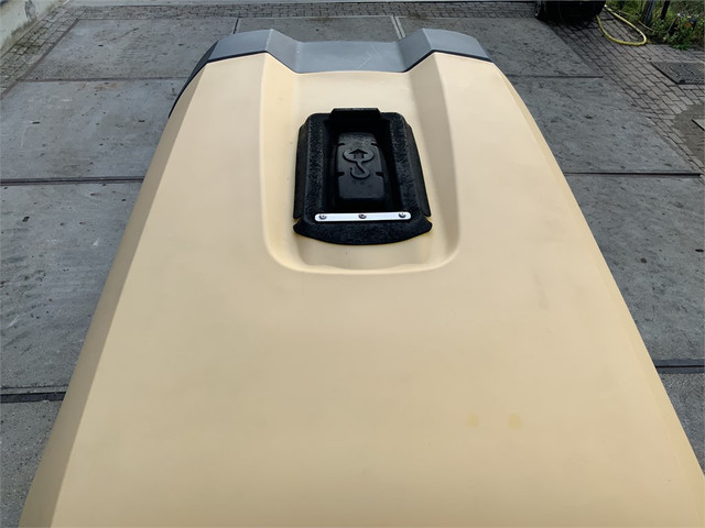 57442267-16.jpg