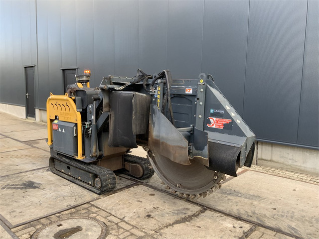 57757118-4.jpg